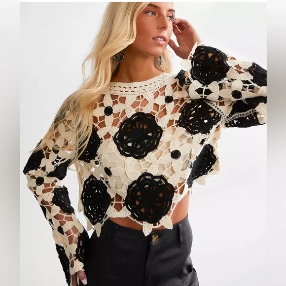 C29- Luxe Women’s Large Luxe Black and Cream Floral Crochet Blouse - Picture 1 of 9